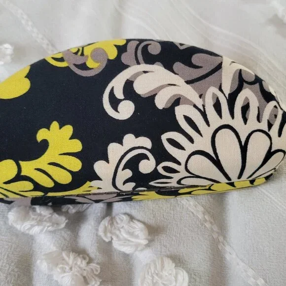 Vera Bradley | Hard Shell Glasses Case | Baroque Pattern | Retired Print - Picture 2 of 5